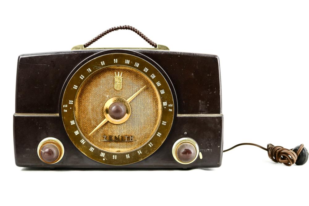 Zenith Bakelite Radio Model K725 (1 of 8)