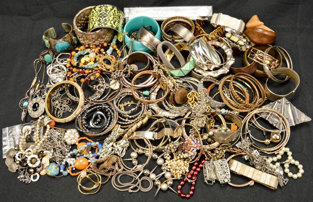 Lot of Vintage Costume Bracelets (1 of 10)
