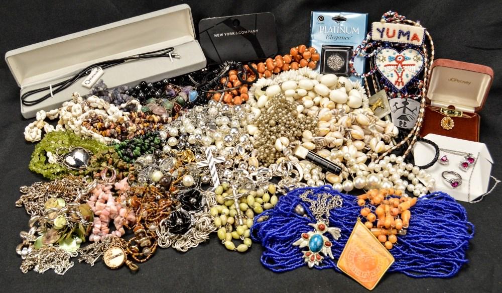 Lot of Vintage Costume Jewelry Necklaces (1 of 5)