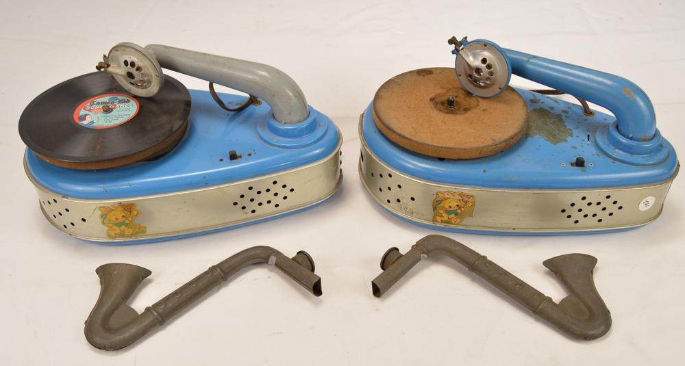 Lot of Toy Phonographs and Kazoos: Lot of toy phonographs and kazoos. Phonographs are electric model 400 Spear Products Works. Phonographs are in good condition with some wear here and there. Comes with one 7" record. Untested. Kazoos