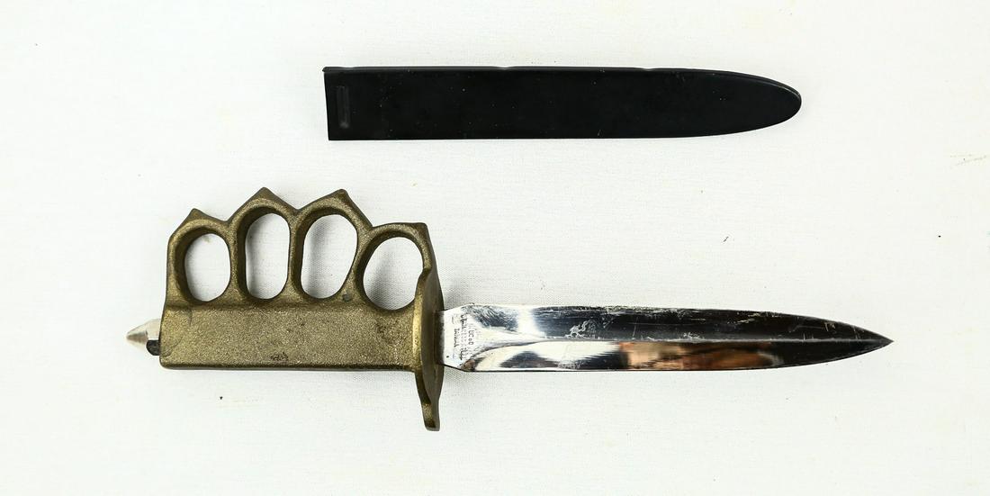 WWI US Army Trench Knife Replica: WWI US Army trench knife replica. Made in Taiwan. Blade has some scratches and does not have an edge but does have a point. Overall good condition.