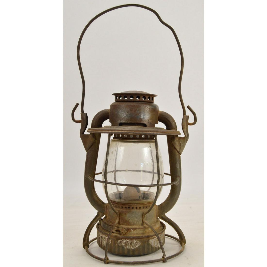 Dietz Vesta Barn Lantern (1 of 5)