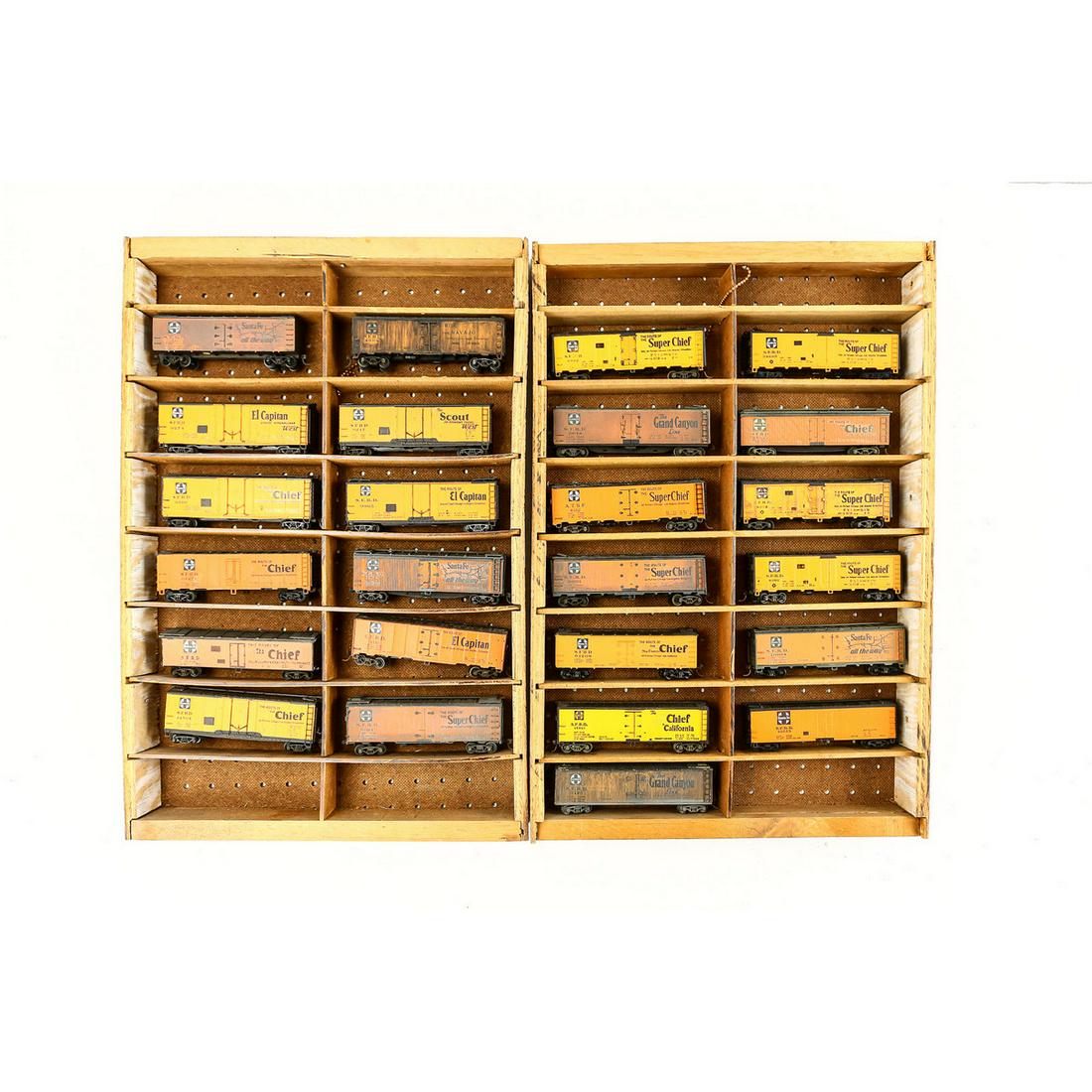 Lot of 25 HO Box Cars (1 of 6)