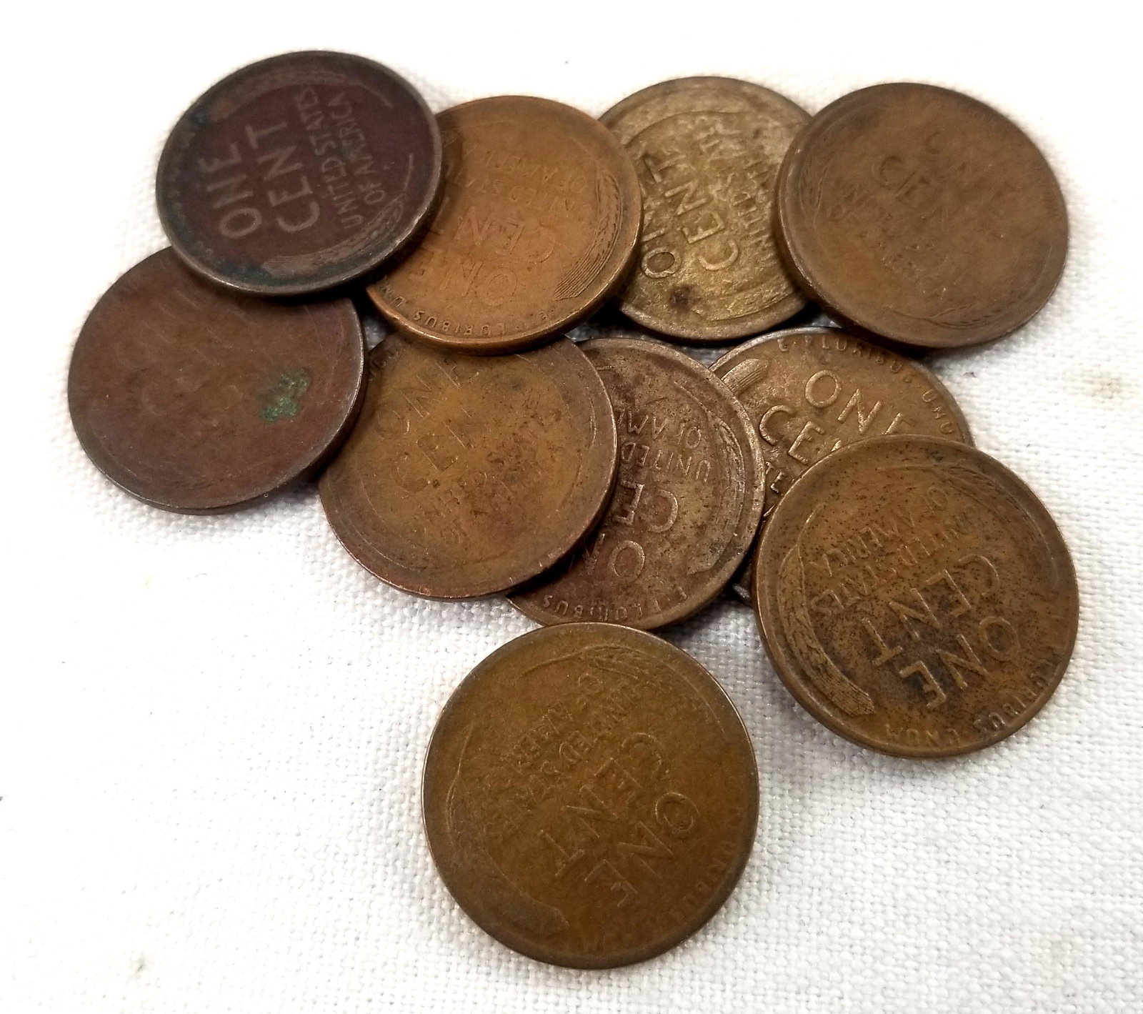 3 Rolls Unsearched Wheat Pennies: Lot includes 3 rolls of wheat pennies. All pennies in this lot are wheat, but they have not been sorted or searched.