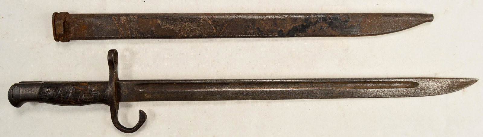 WWII Japanese Bayonet Type 30: WWII Japanese Bayonet Type 30Tokyo Made. With Tokyo Arsenal stamp with early inspector's mark. 9091018 stamped on bottom of pommel. Heavy wear.