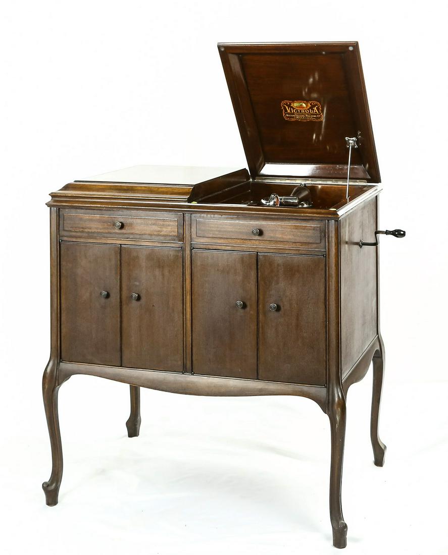 Victor Victrola 215 Disc Phonograph: Victrola 215 "lowboy" style 78rpm disc phonograph produced from 1923-1925 by the Victor Talking Machine Co. It is a very nice all original machine with good original mahogany finish. The phonograph wi