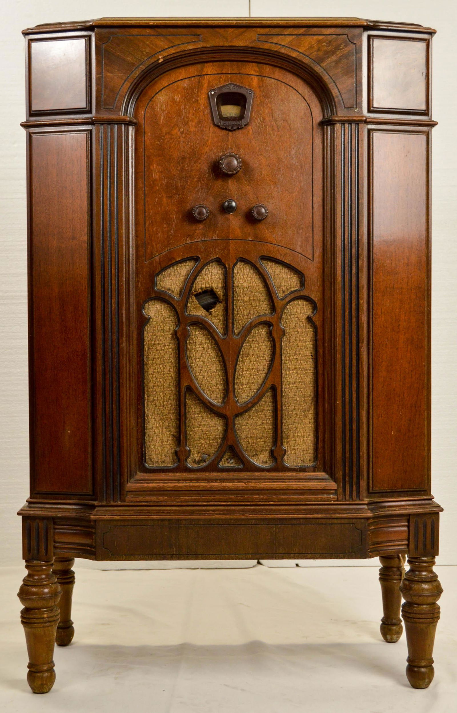 Philco 90 9 Tube Console Radio: Philco 90 9 Tube Console Radio. In good condition.