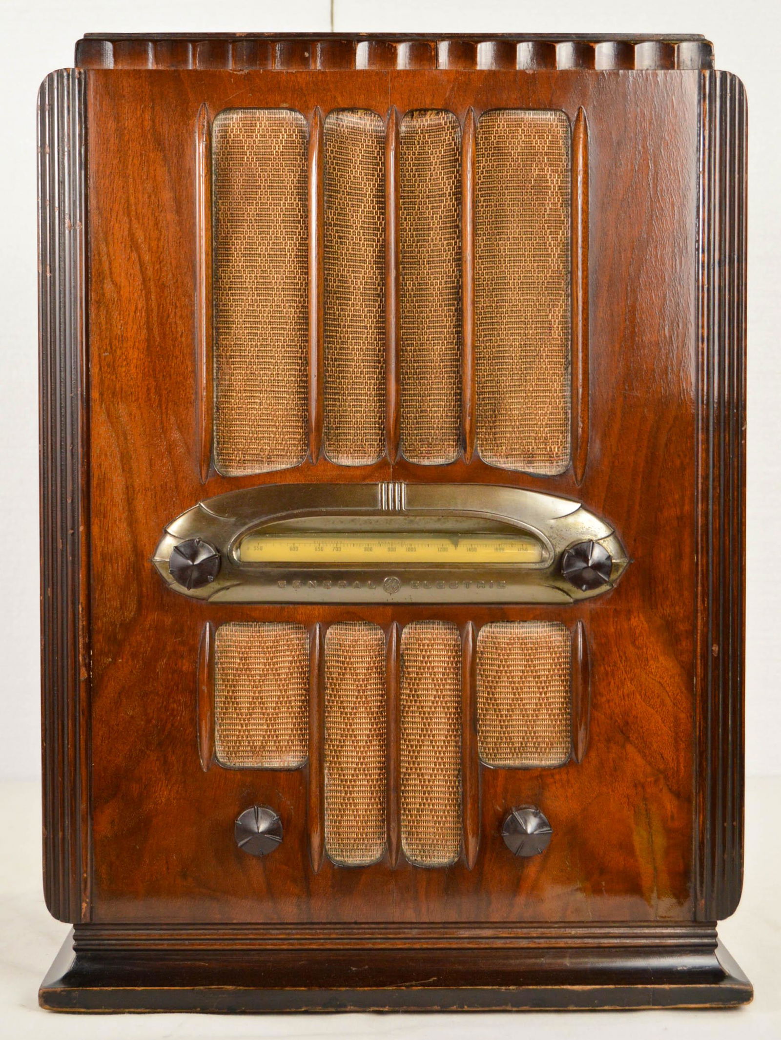 1935 General Electric Radio Model A-70: 1935 General Electric Radio Model A-70. Very good condition.