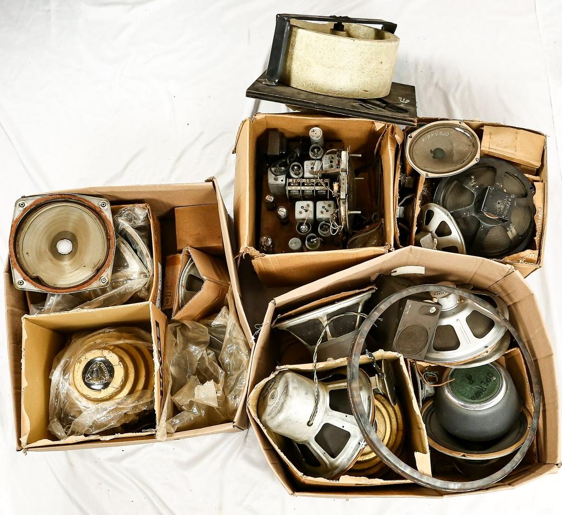 Zenith Radio Chassis w/ Speakers: Zenith radio chassis with speaker collection. Large collection of speakers including Jensen and Zenith radio parts lot N5. See photos.