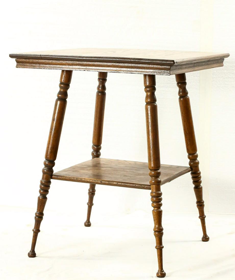 Oak Spindle Leg Lamp Table (1 of 8)