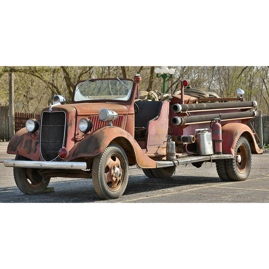 1932 Ford Fire Truck V8 (1 of 20)