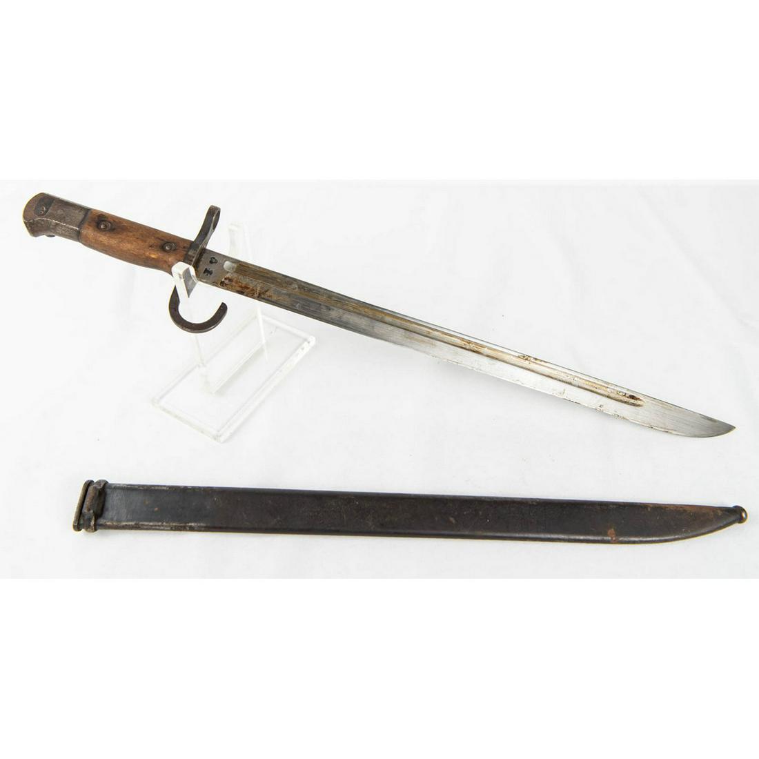 WWII Japanese Bayonet Hikari Seiki Arsenal: Made by the Hikari Seiki Arsenal(also known as Tokyo Hourglass). Bright blade. Overall very nice condition with a few dents in bottom of scabbard. See photos.