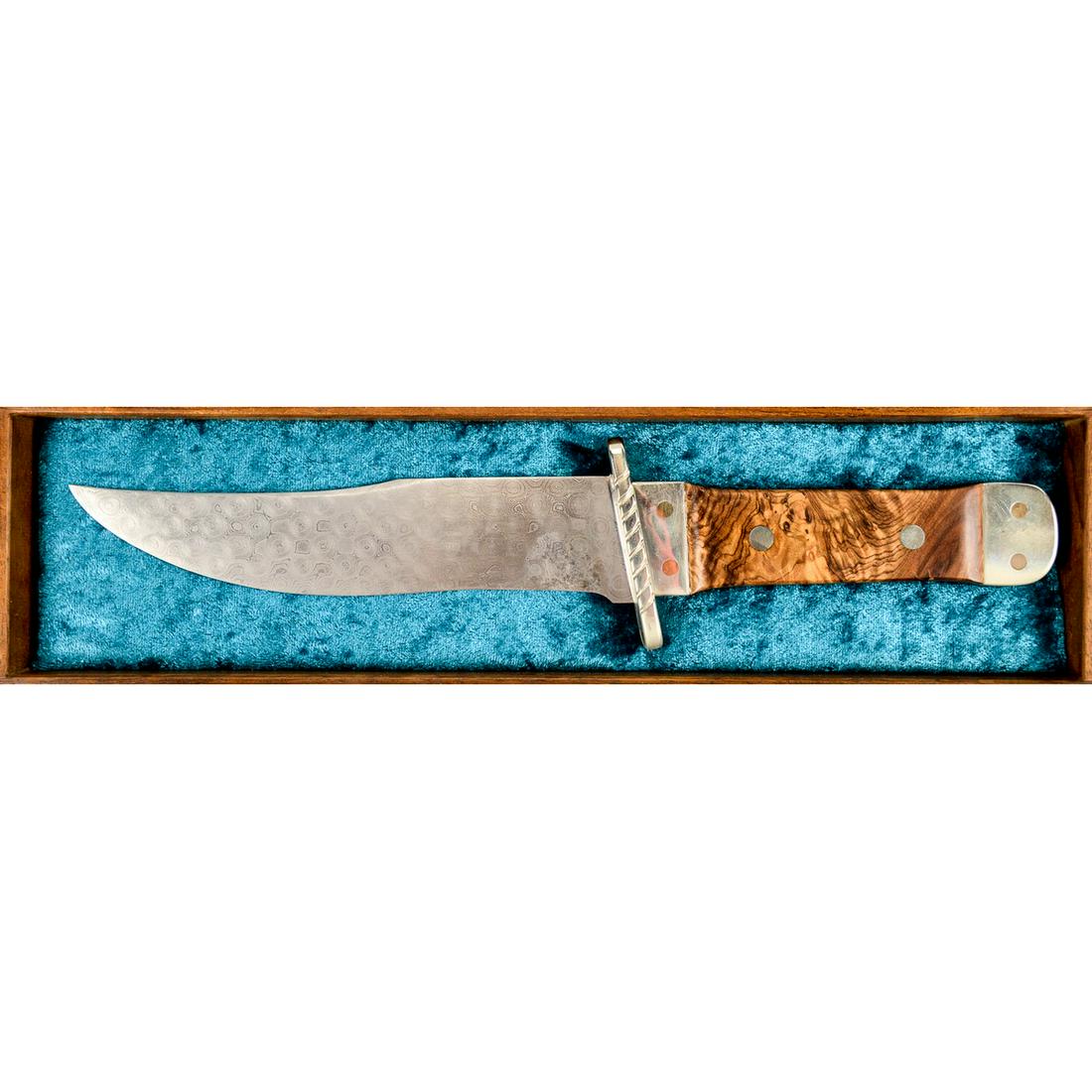 Custom Made Damascus Bowie Knife: A custom made Damascus steel bowie knife by Robert Brandt in hand made wooden box by. Knife is a presentation piece in excellent condition. Steel has a beautiful even patterned finish that almost look