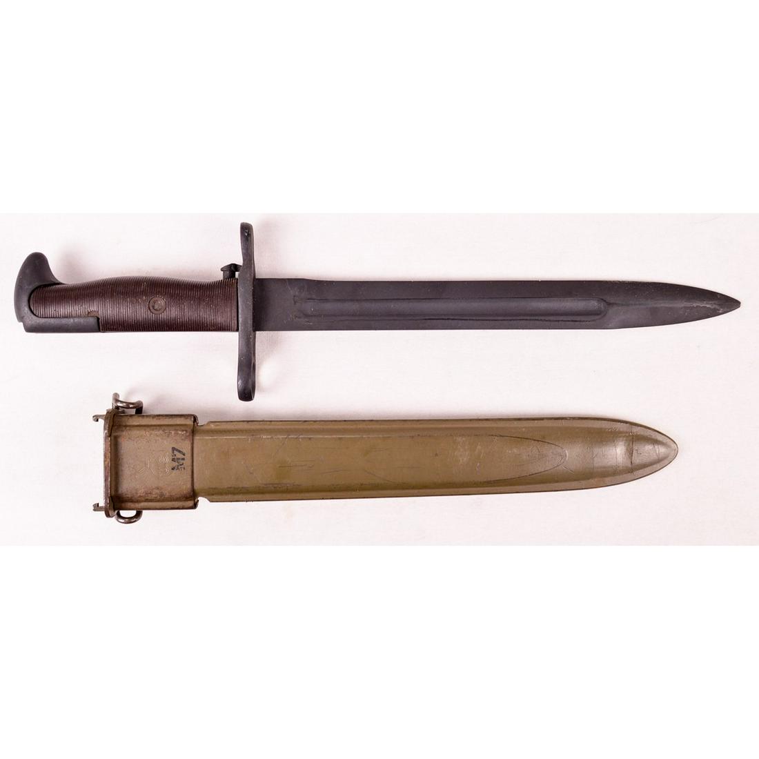 WWII US M1 Bayonet and M7 Scabbard: WWII US M1 bayonet and M7 scabbard. Bayonet marked "PAL" on ricasso with "U S" underneath although hard to see. Locking button depresses and raises nicely, grips do not have any cracks and are in a br