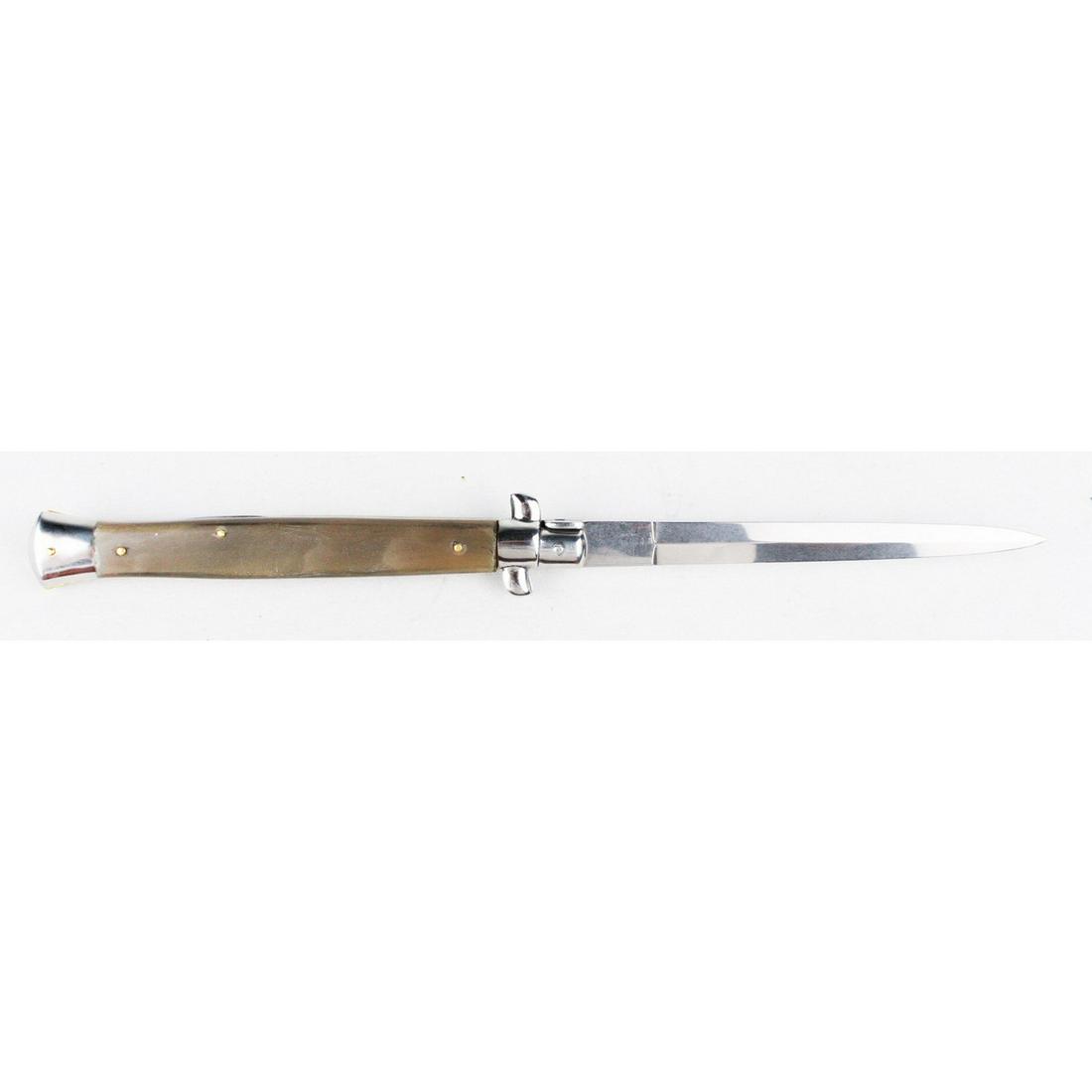13" Italian Switchblade Dagger Blade Stiletto: 13" Italian switchblade dagger blade stiletto. Tang stamp, honey horn handles. Made by Renzo Beltrame. Like new.