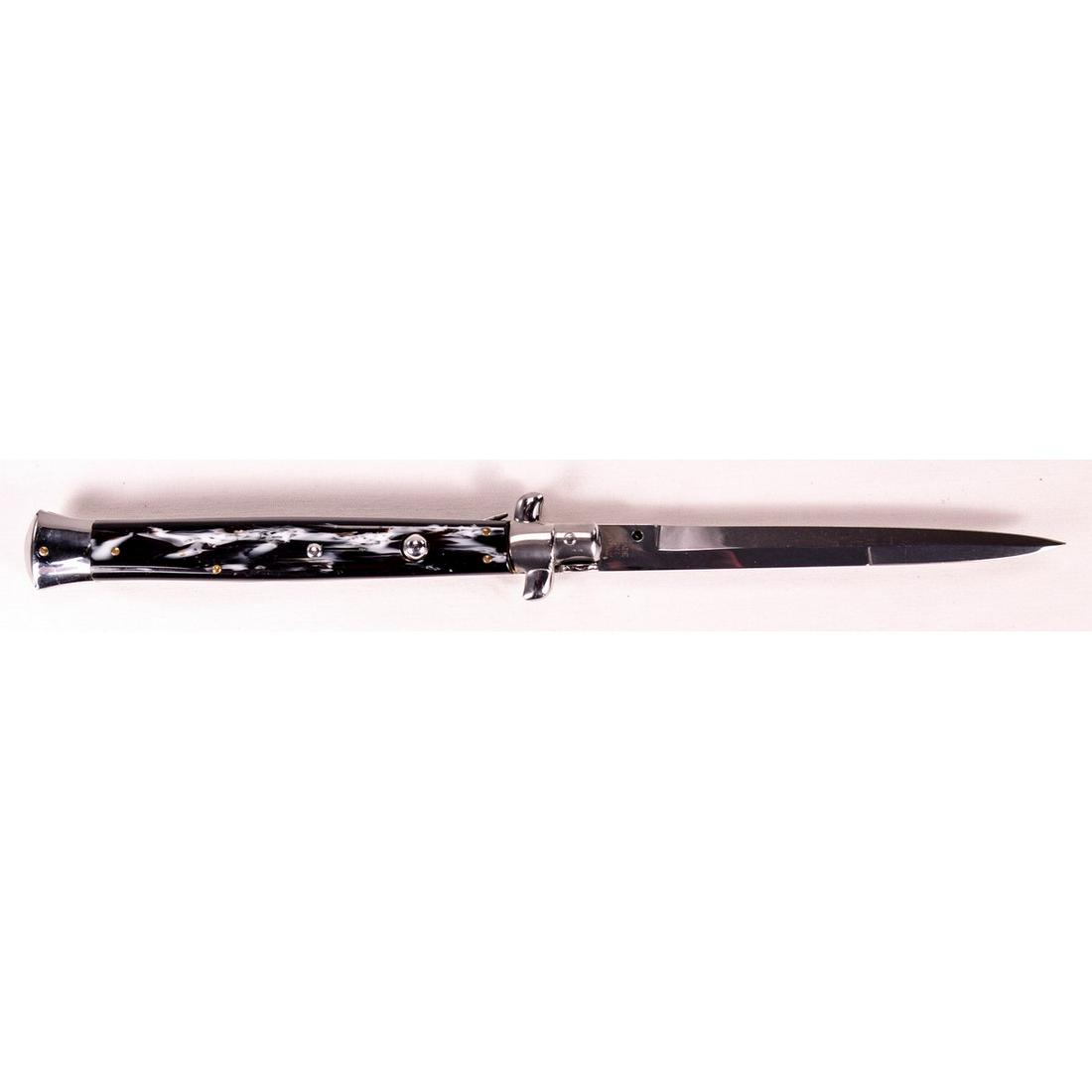 13" Italian Switchblade: 13" Italian switchblade with horn handles and bayonet blade. Made in Italy tab stamp. Renzo Beltrame maker. Like new.