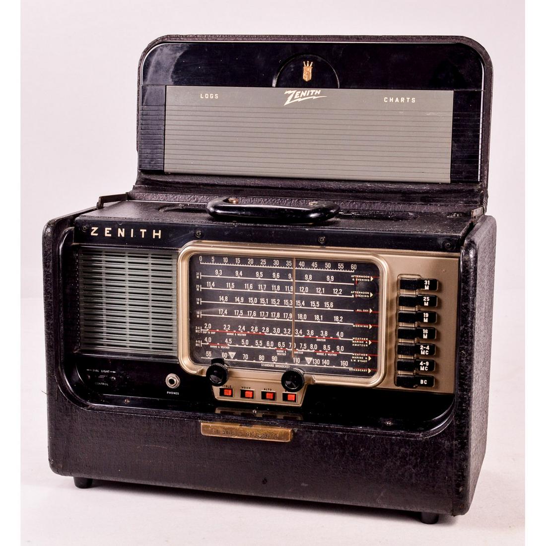 Zenith Trans Oceanic Model A600 (1 of 2)