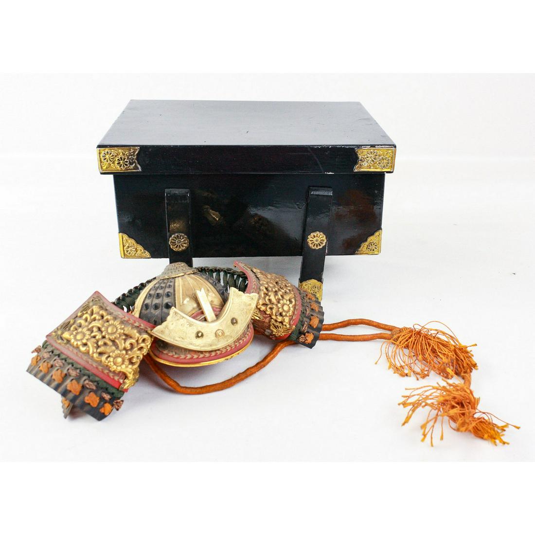 Miniature Samurai Helmet (1 of 7)