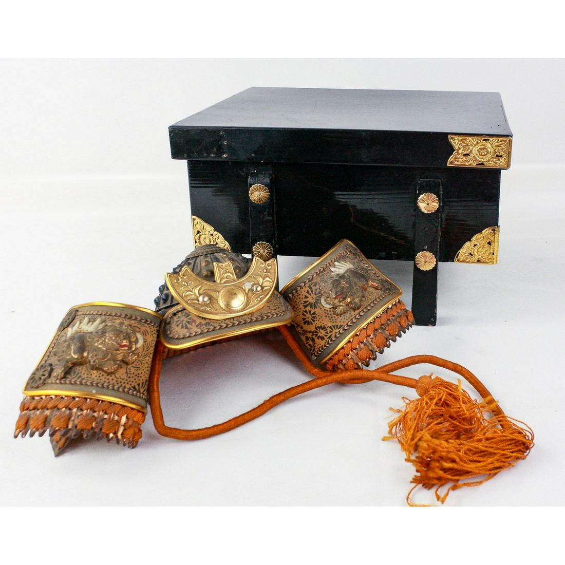 Miniature Samurai Helmet (1 of 7)