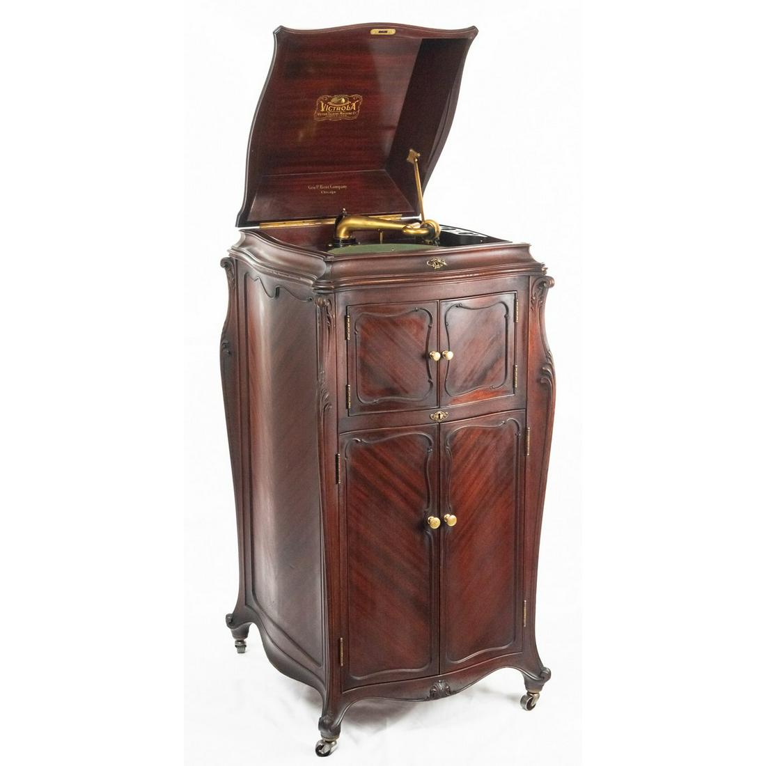 Victor Victrola Model XVIII Mahogany: Victor Victrola Model XVIII Mahogany. This attractive cabinet with its highly figured mahogany veneer has its original finish which is in overall good untouched original condition. The original finish