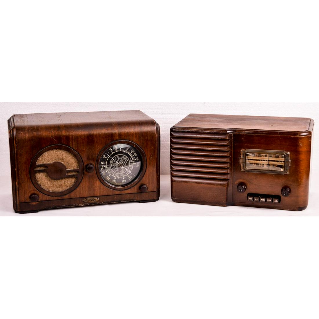 Lot of 2 Radios (Admiral and Silvertone): 1. Admiral Radio Model #B125: From 1936, this radio has 5 tubes, AM, and Shortwave. The finish on the cabinet has some wear. All parts are present. Approx. size 15" L x 7" W x 9" H. Untested. See phot