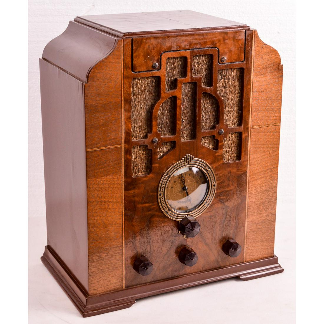 Crosley Model #61 Radio: From 1934, this radio has 6 tubes and AM. The cabinet is in good condition and all the parts are present. Approx. size 12" L x 8" W x 14" H. Untested. See photos.