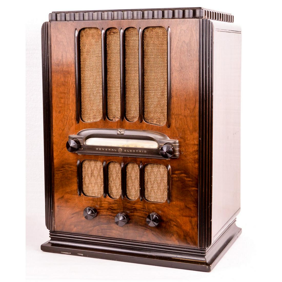 General Electric Tombstone Radio #A-83: General Electric Tombstone Radio Model #A-83 was made in year 1936. This radio has 8 tubes, AM, Shortwave, and Police radio. The finish is in good condition. Untested. See photos.