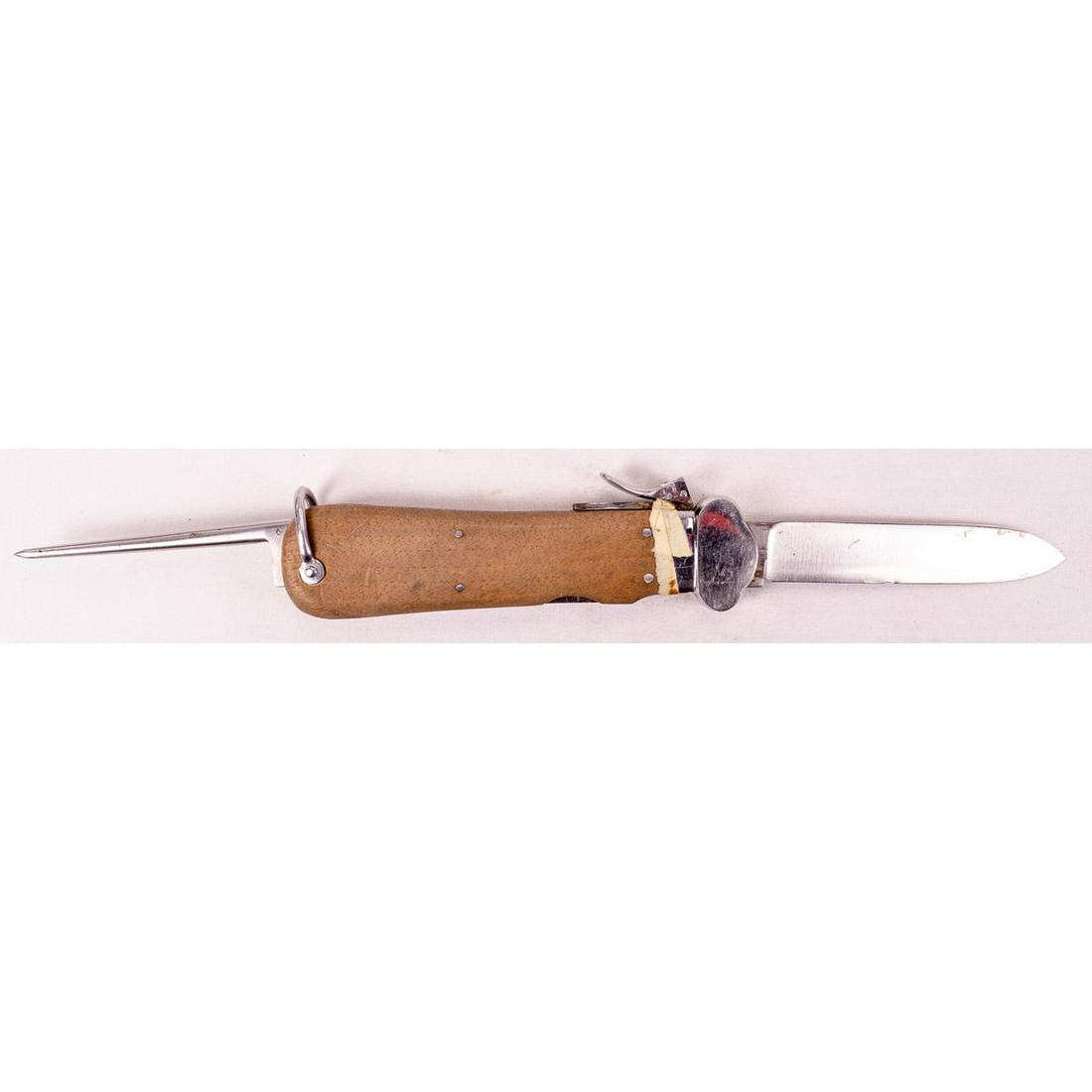 Paratrooper Gravity Knife by Paul Weyersberg & Co.: WWII German Paratrooper Gravity Knife by Paul Weyersberg & Co. Has a cracked spring. Complete. See photos.