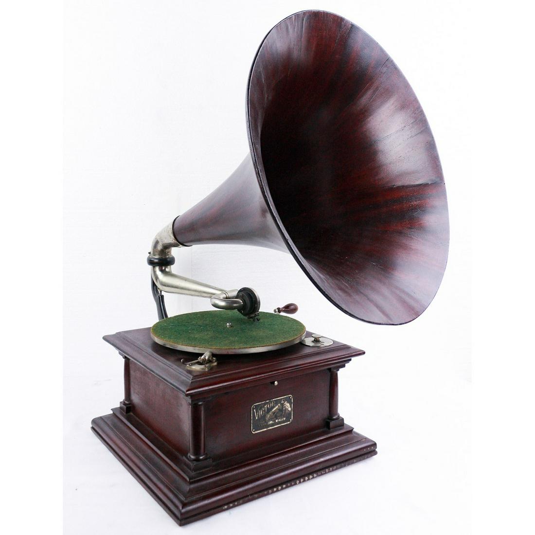 Victor IV Disc Horn Phonograph (1 of 13)