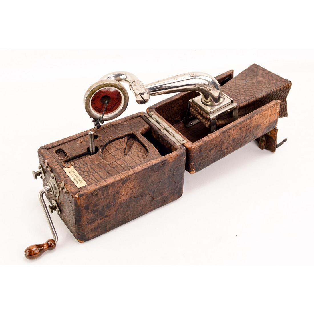 Peter Pan Compact Phonograph (1 of 11)