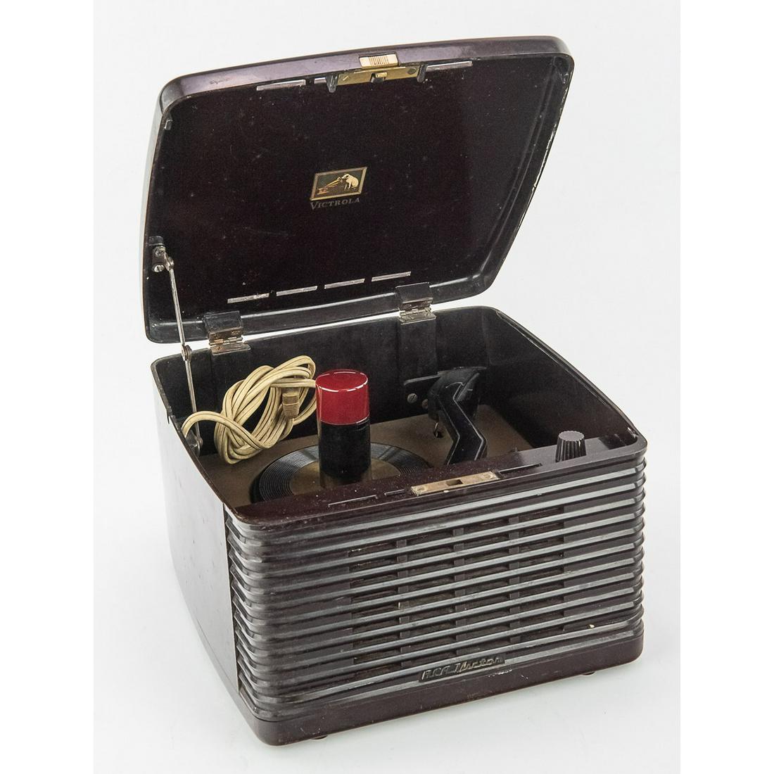 RCA VICTOR Bakelite 45 RPM Portable Record Player (1 of 12)