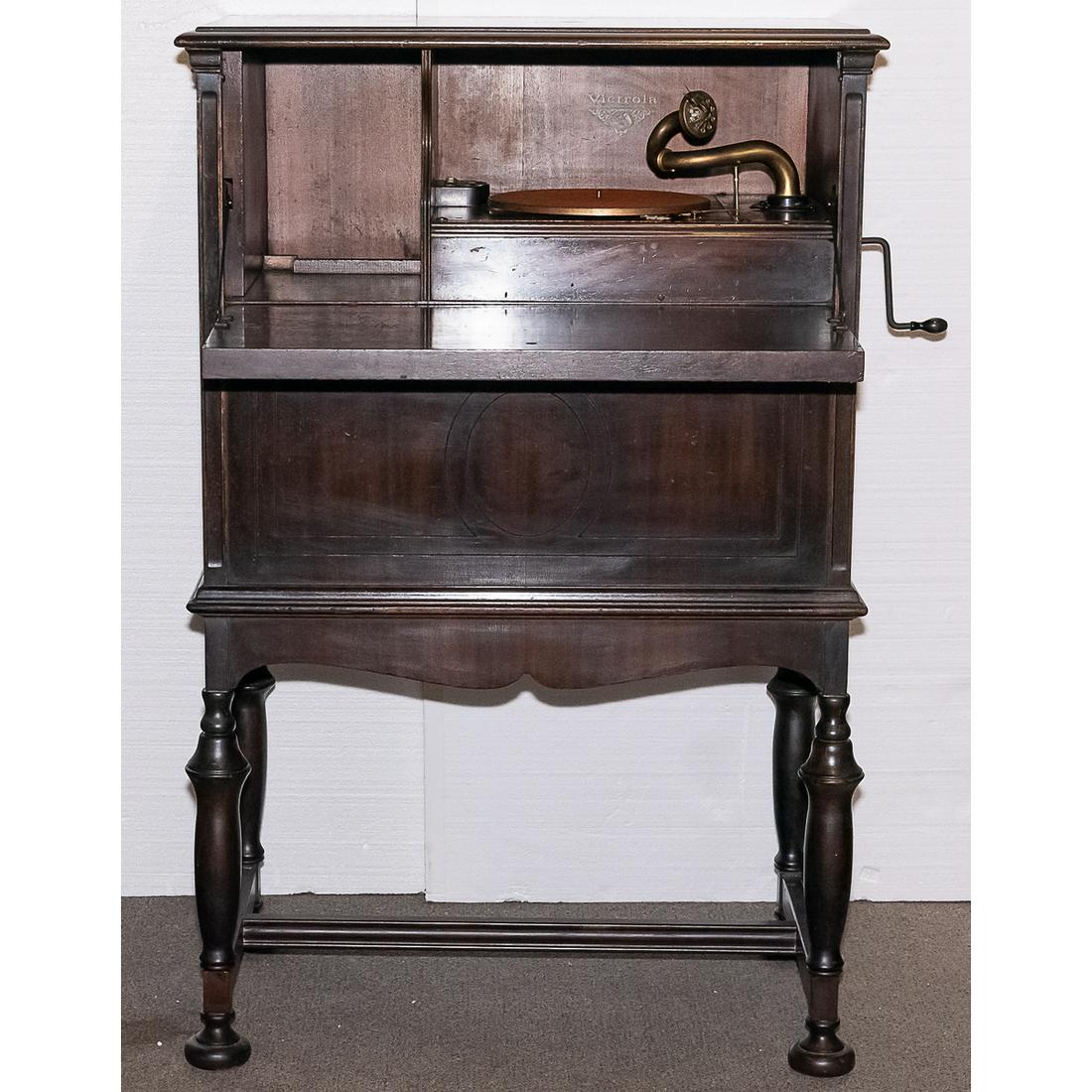 1926 Victor Revere Phonograph (1 of 11)