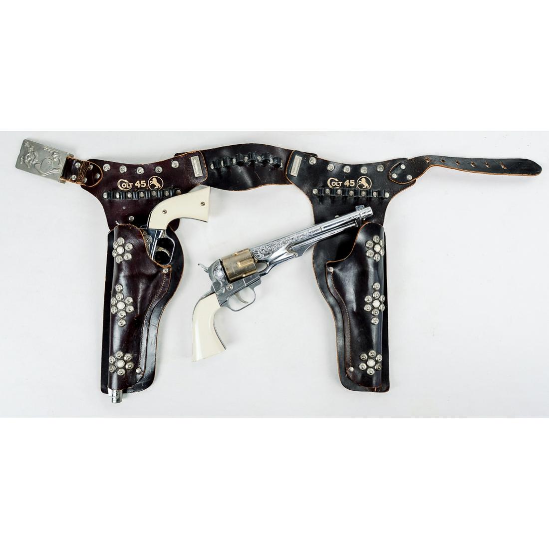 Vintage Toy Leather Holster & 2 Colt 45 Cap Guns (1 of 9)