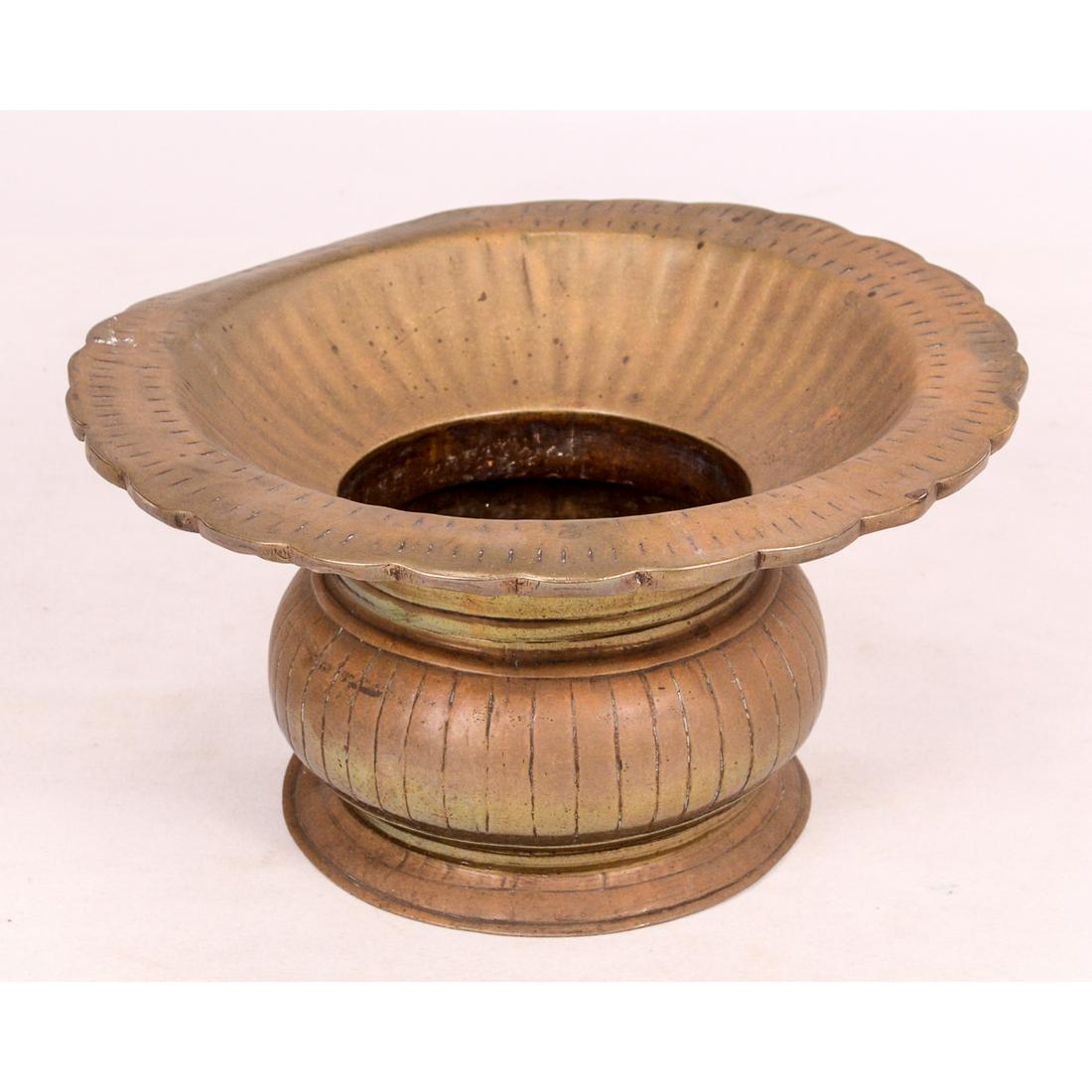Antique Brass Spittoon w/Fluted Rim (1 of 4)