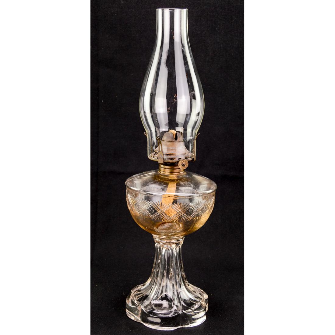 Scoville MFG Kerosene Oil Lamp w/Chimney (1 of 4)