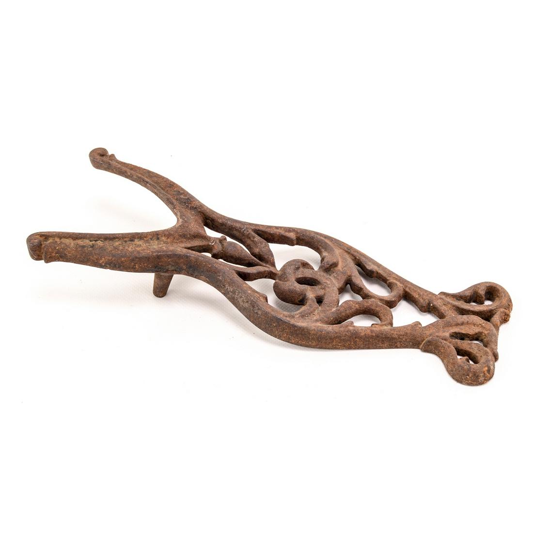 Cast Iron Boot Jack Scroll Design (1 of 3)