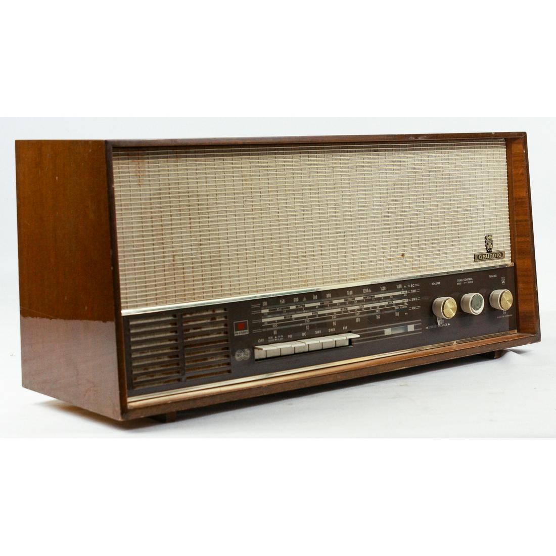 Grundig-Werke 4570 German Made Tube Stereo Radio (1 of 10)