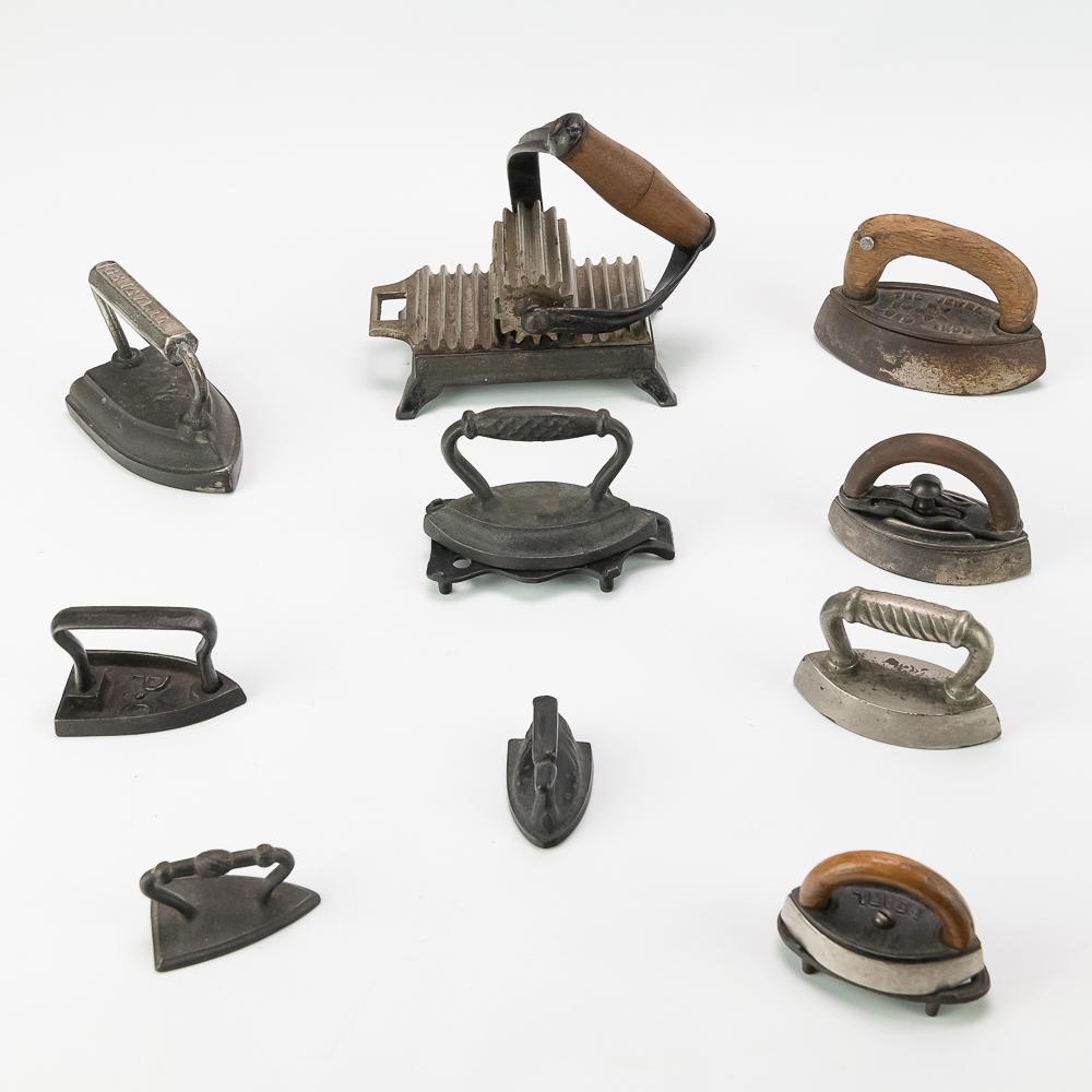 Cast Iron Fluter, Trivets, and irons 13 Pieces (1 of 14)