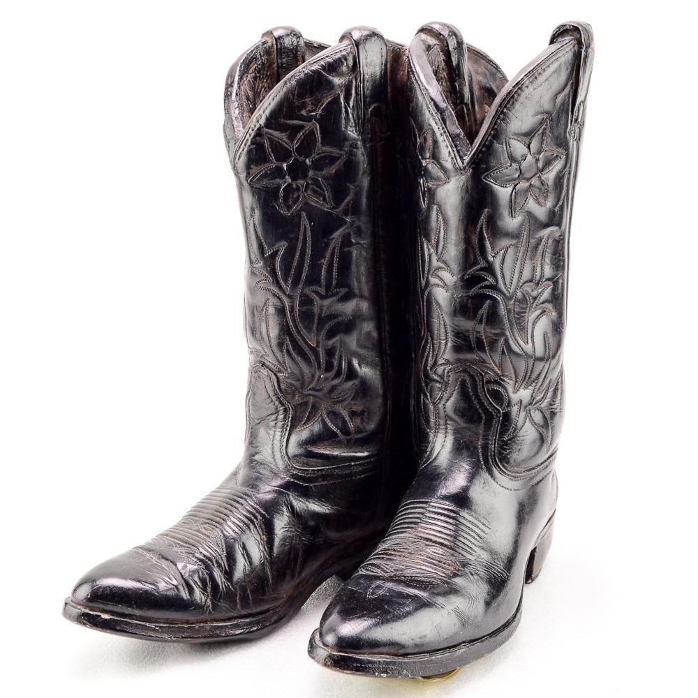 Ceramic Cowboy Boots by Austin Sculpture: These are very detailed! Measures 14 3/4"H X 12"D.