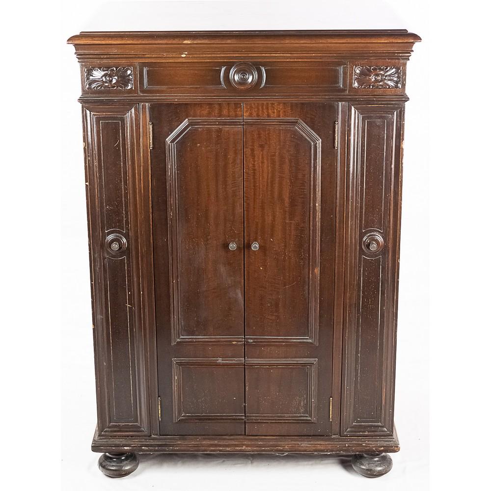 Victor Orthophonic Credenza Electric Phonograph: *NO Shipping! - pick up or Bidder transport ONLY* This impressive machine has its original brown mahogany finish which is in average condition with a few marks and abrasions and some finish loss near