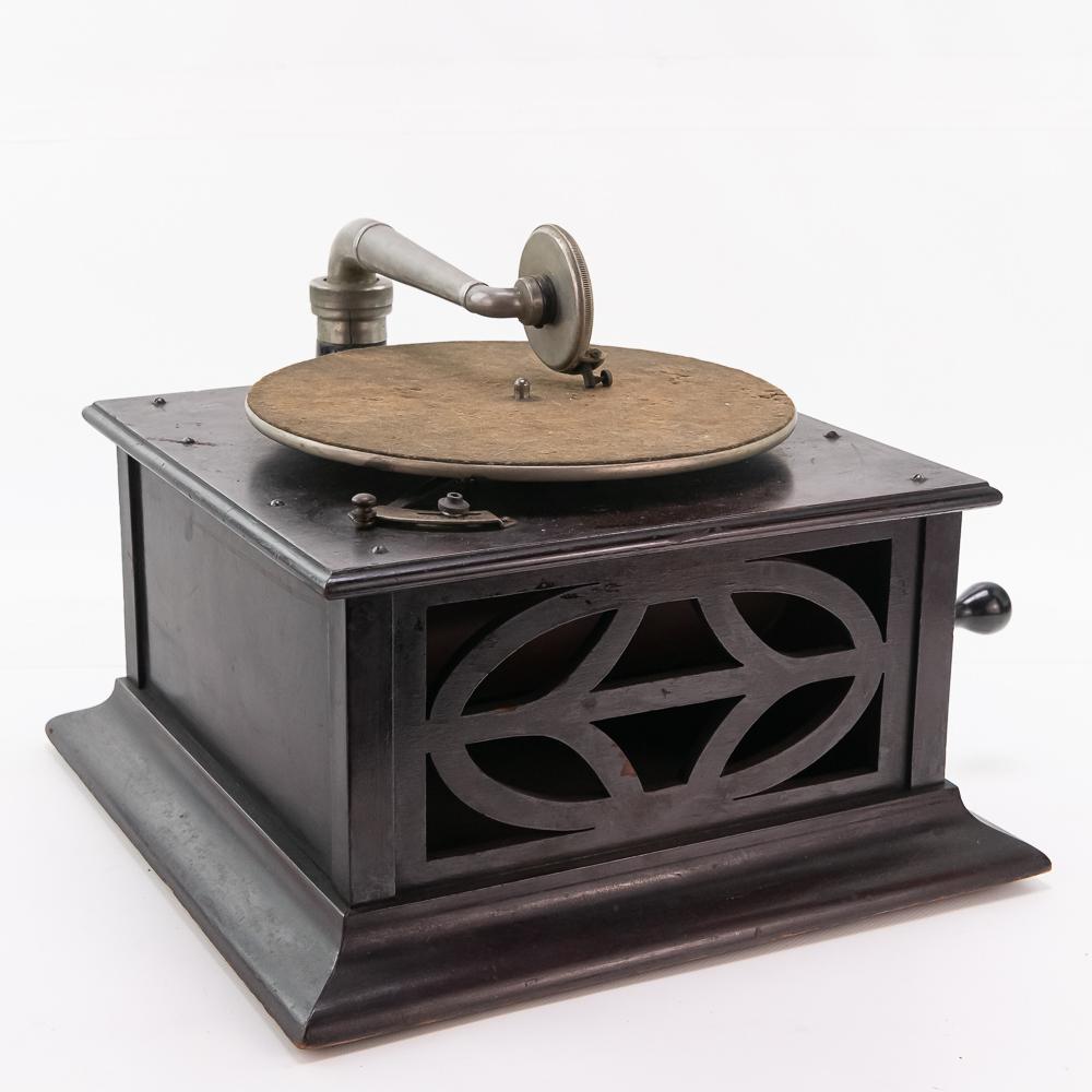 Columbia Type Table Model Disc Phonograph (1 of 10)