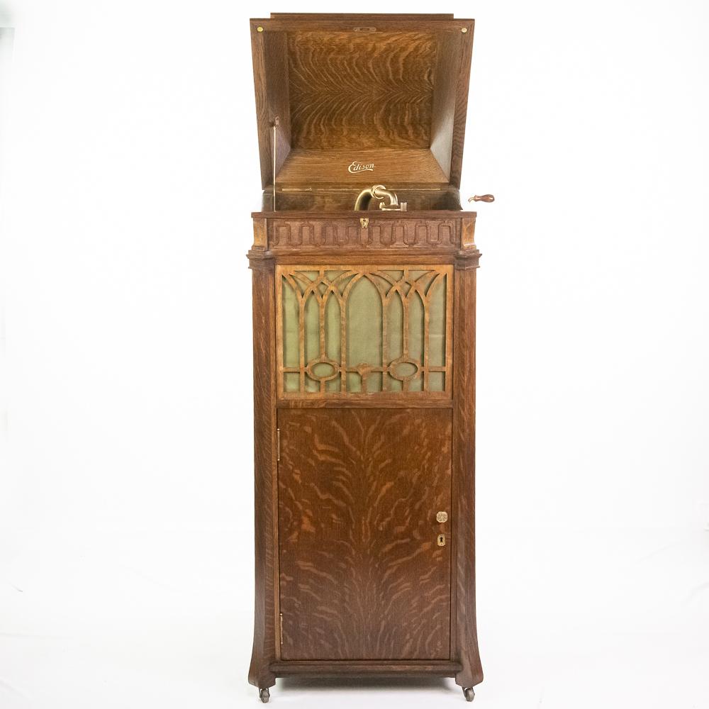 Edison Oak Diamond Disc Model C19 Phonograph (1 of 17)