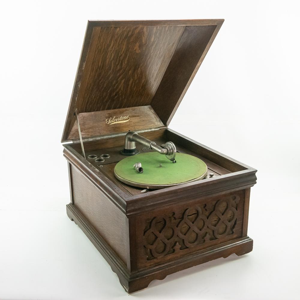 Silvertone Disc Tabletop Phonograph (1 of 15)