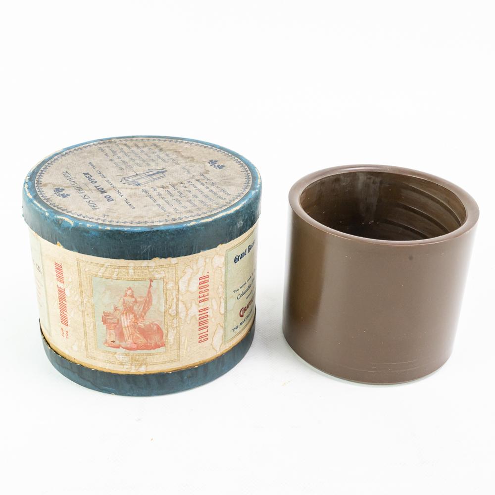 Columbia Concert Cylinder Record 12800: Columbia Concert Cylinder Record 12800, Girl I Left Behind Me, Drum, Fife, Bugle. Brown wax in VG condition with no cracks or spotting. Small edge chip on trailing edge. With correct titled box.