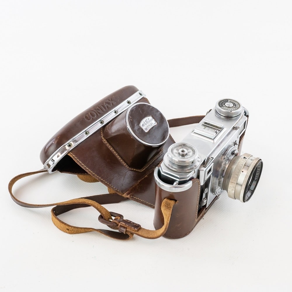 Zeiss Ikon Contax IIa 35 mm Rangefinder Camera: No. P97086, with Sonnar f2 50 mm lens, in maker's ERC (bumps to back).