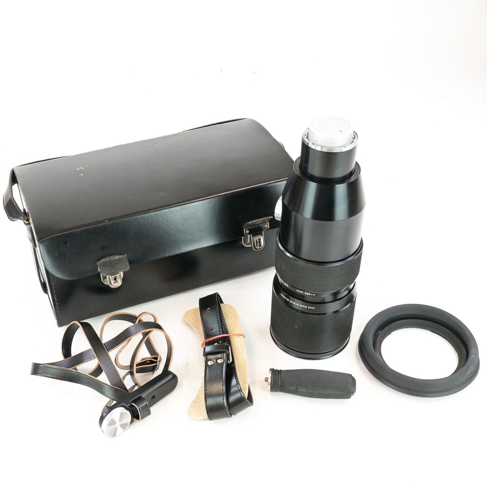 Zeiss Ikon Vario-Sonnar f 4.5 85-250 mm Lens: No. 4542256, with accessories and carrying case