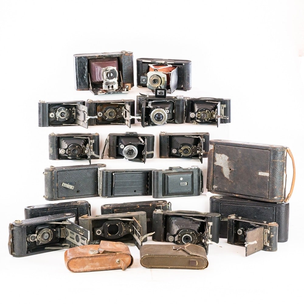 20 Kodak Folding Cameras for Parts: Lot of 20 folding Kodak cameras for parts or rebuild, includes; number 2 folding cartridge Premo, Number 1A folding pocket, number 3 folding pocket model C, 3A special model 1A, 1A Kodak Junior Auto G