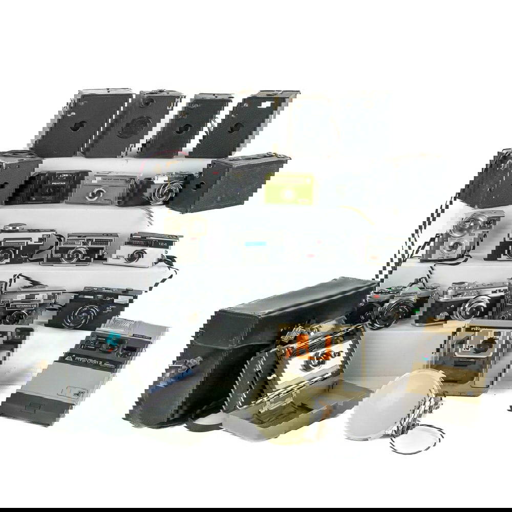 Collection Of (20) Vintage Cameras Auction