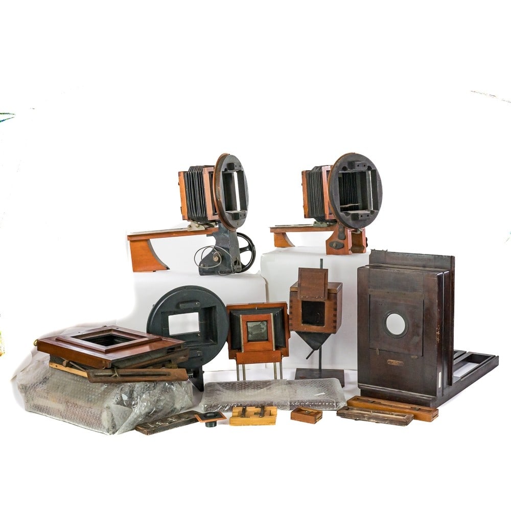 Vintage Studio Cameras and Accessories: Very nice collection of various vintage wooden box cameras and accessories. Please see photos.