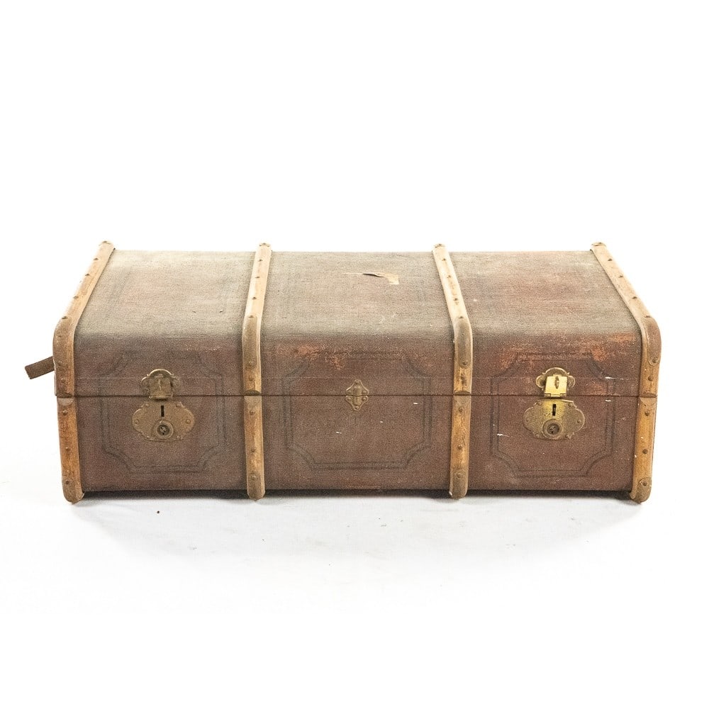 Leder - Schuler of Hamburg Steamer Trunk: Although this trunk has some condition issues it's an ideal piece for restoration. There is a broken leather handle, some tears in the inside paper and surface rust on metal edges. The inner tray is i